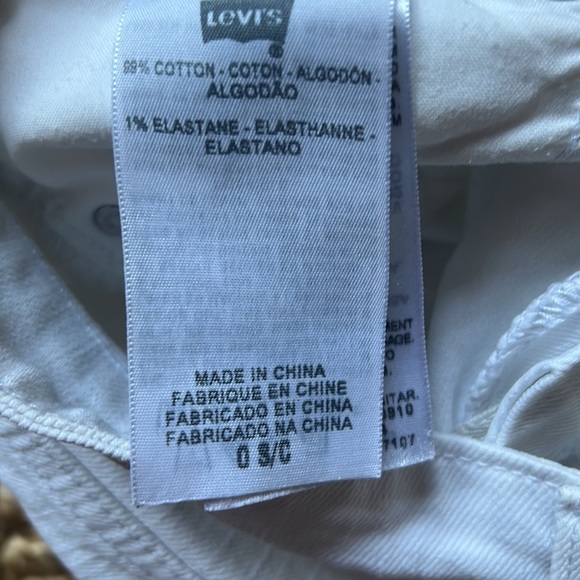 Levi’s cut off shorts - Picture 3 of 5